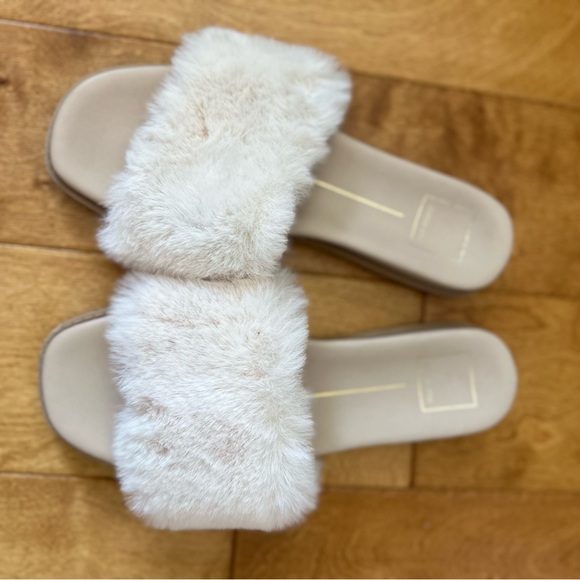 Dolce Vita Giles Slide Sandals - Picture 2 of 7